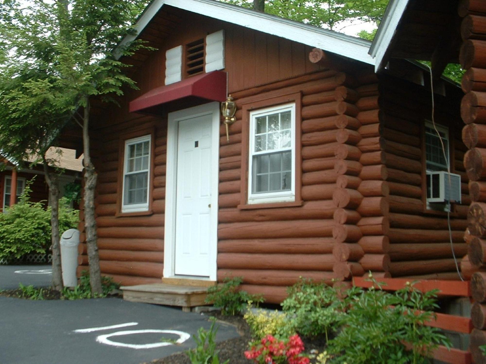 Seven Dwarfs Cabin - On The Brook Cabins Lake George Room photo