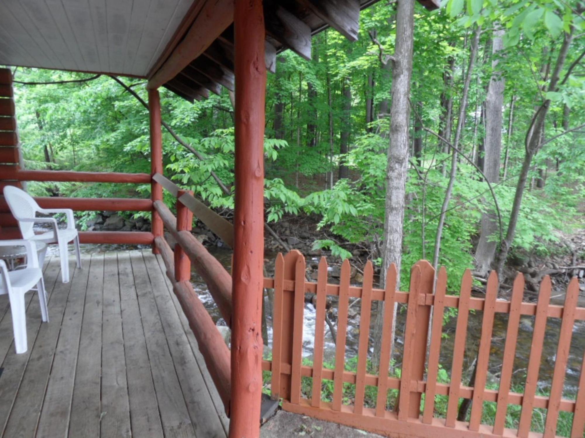 Seven Dwarfs Cabin - On The Brook Cabins Lake George Room photo